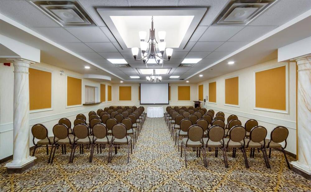 Monte Carlo Inn Barrie Suites