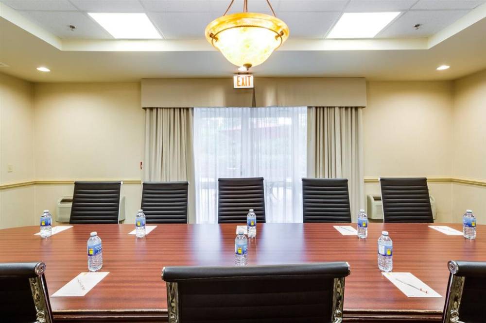 Monte Carlo Inn Brampton Suites