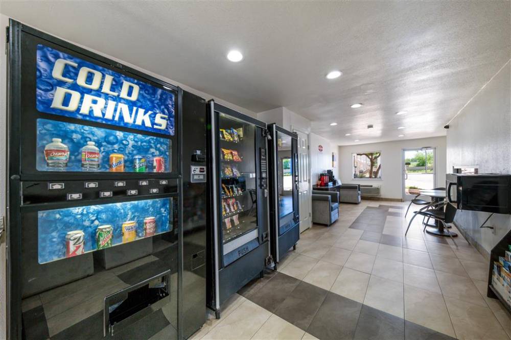 Motel 6 Dallas - Farmers Branch 3