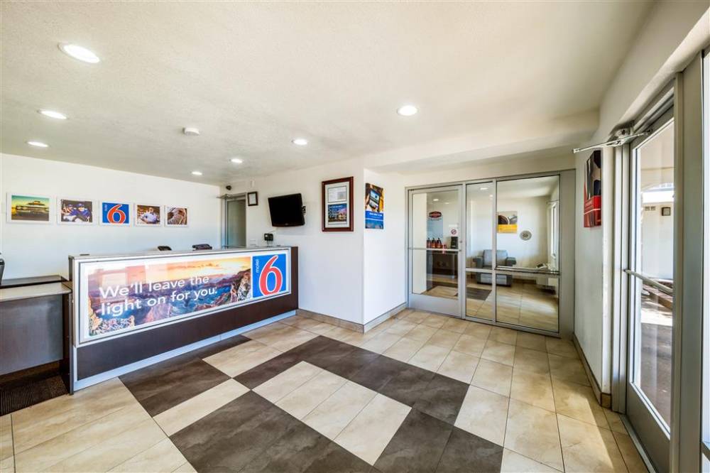 Motel 6 Dallas - Farmers Branch 2