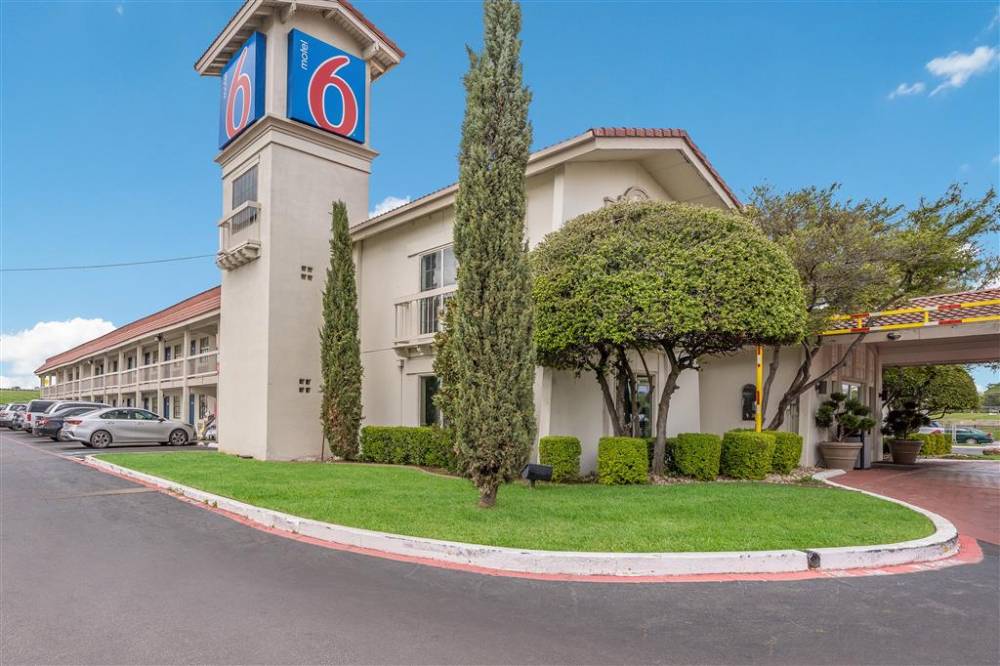 Motel 6 Dallas-market Ctr