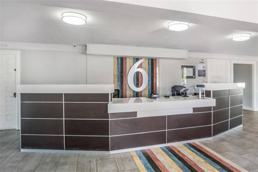 Motel 6 Dallas-market Ctr 3