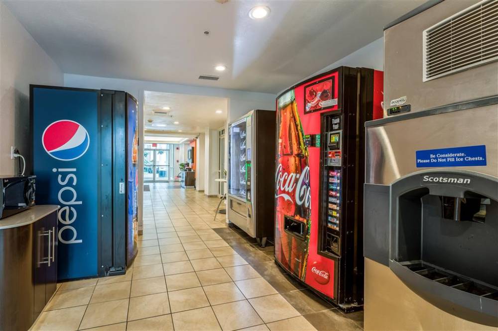 Motel 6 Des Moines West 3
