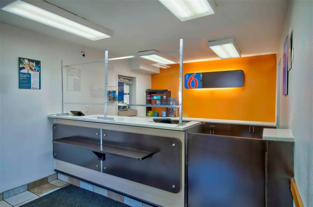 Motel 6 Detroit - East Warren 2