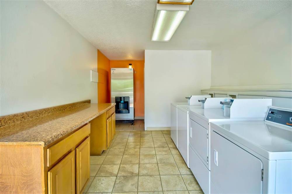 Motel 6 Detroit - East Warren 4