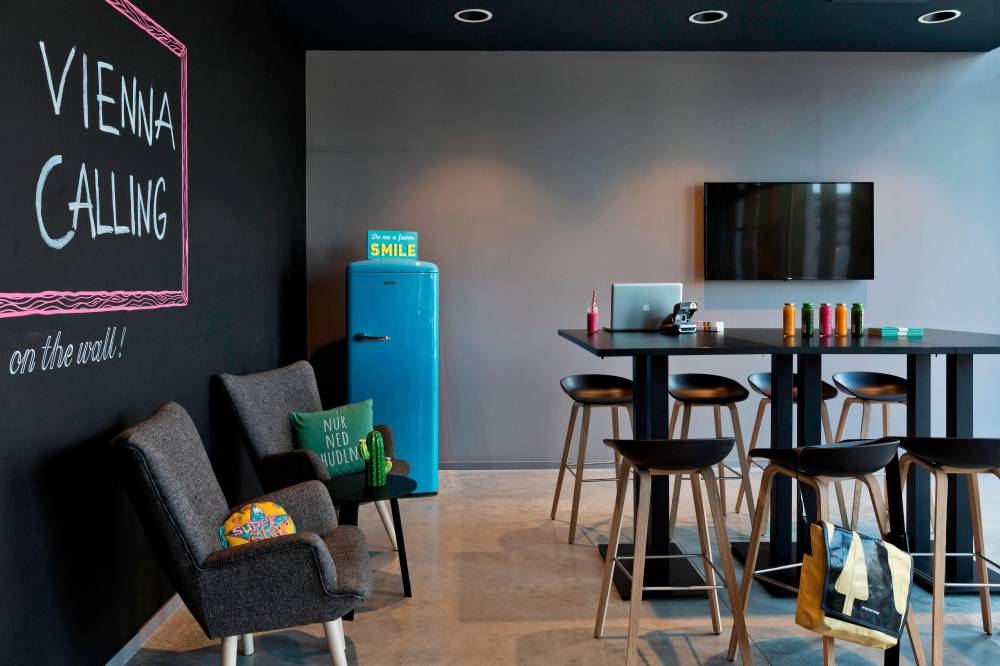 Moxy Vienna Airport 10