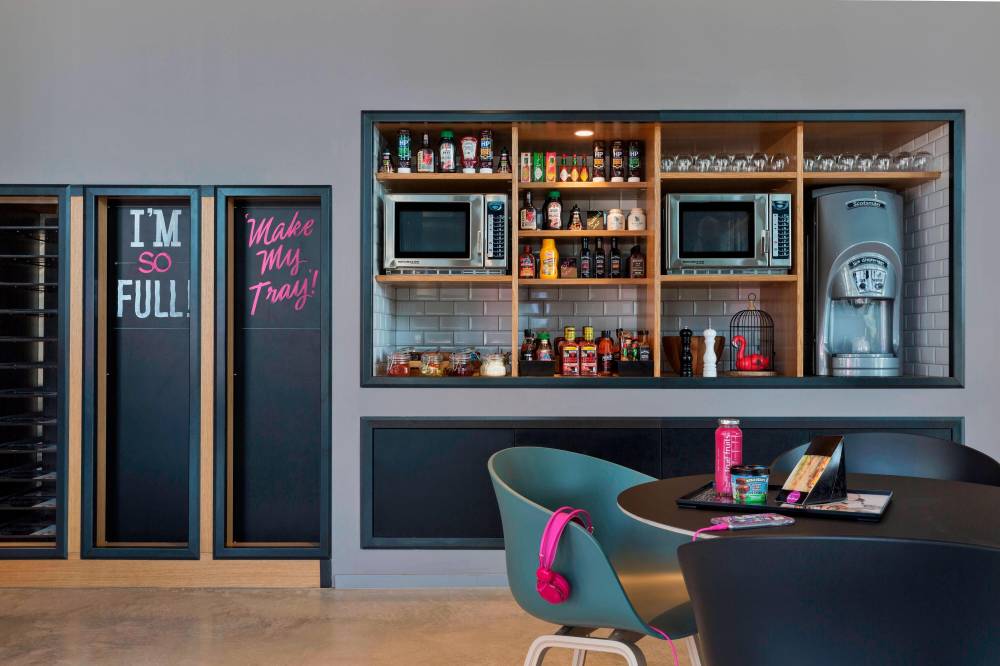 Moxy Vienna Airport 9