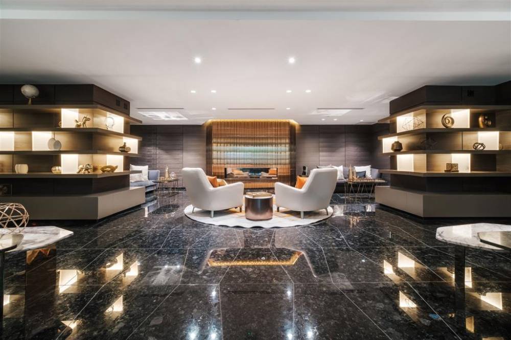 Paradox Hotel Vancouver 2