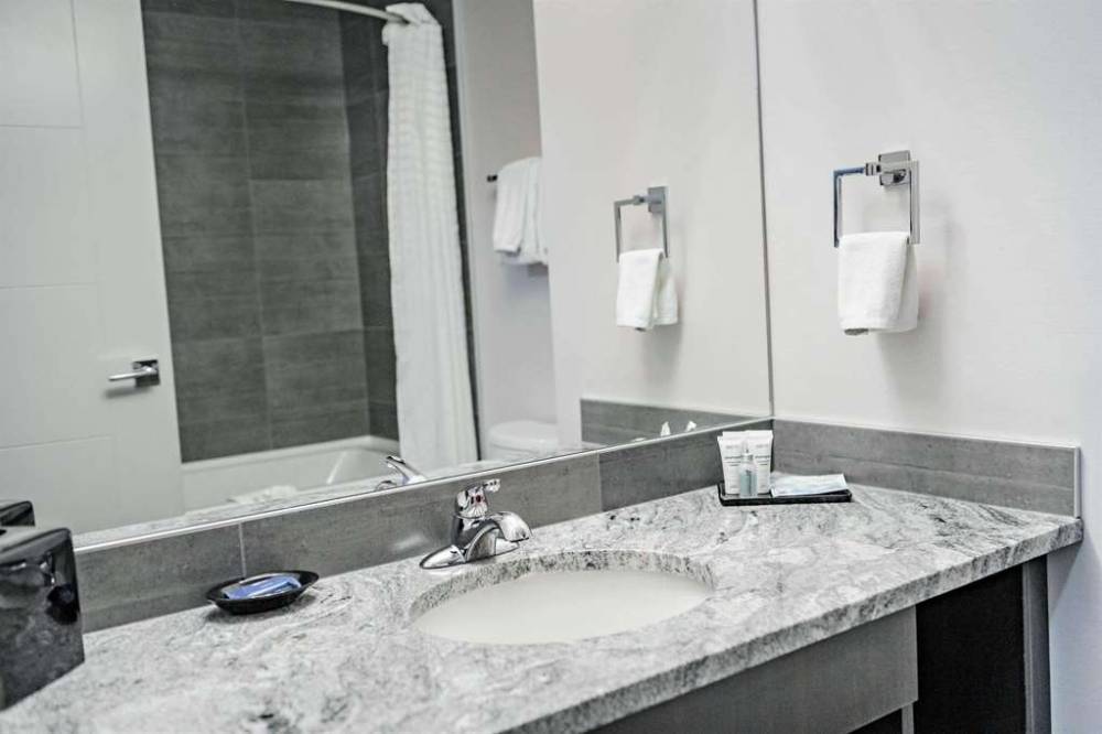Park Inn By Radisson Edmonton Airport 6