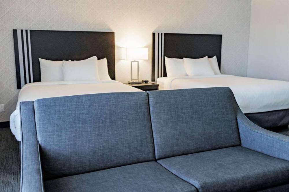 Park Inn By Radisson Edmonton Airport 5