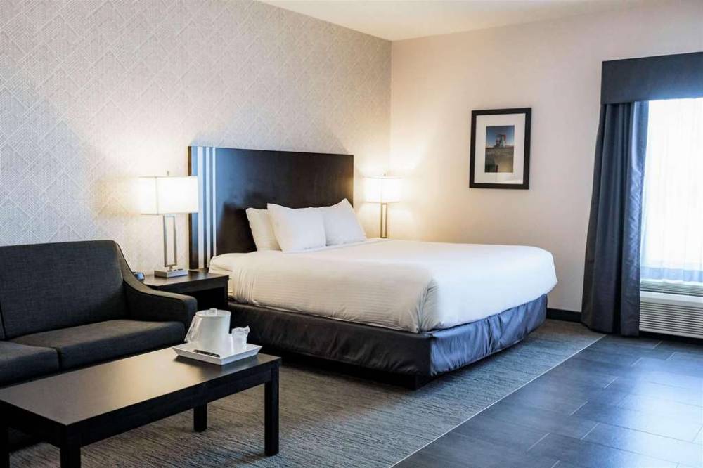 Park Inn By Radisson Edmonton Airport 4