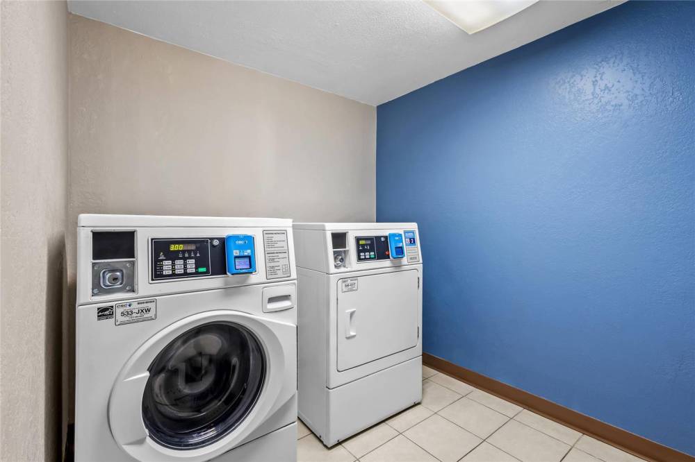 Park Inn By Radisson Fargo West Acres 4
