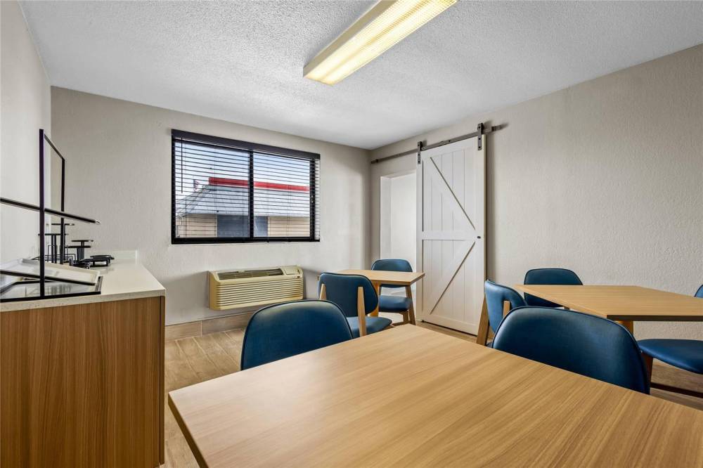 Park Inn By Radisson Fargo West Acres 6