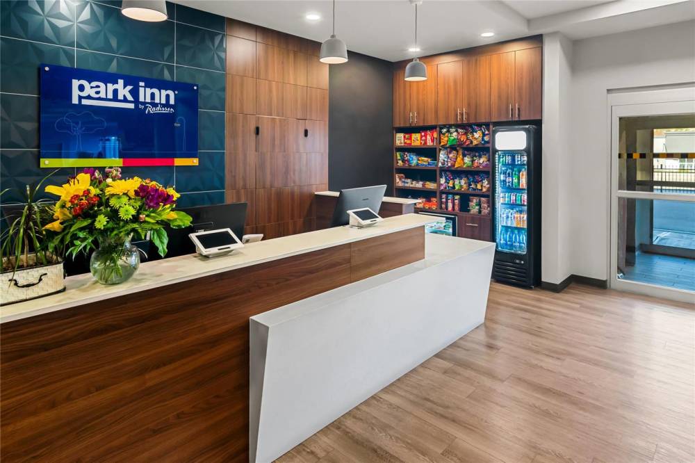 Park Inn By Radisson Kelowna 6