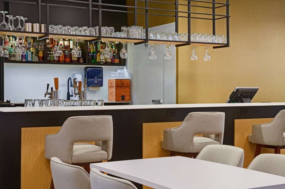 Park Inn By Radisson Kelowna 10