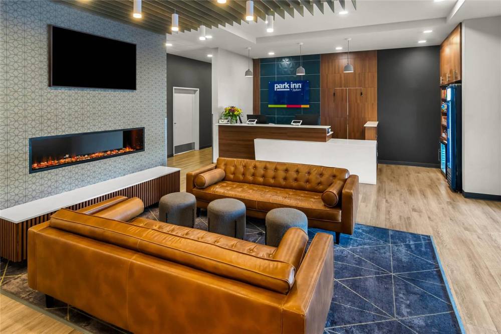 Park Inn By Radisson Kelowna 8
