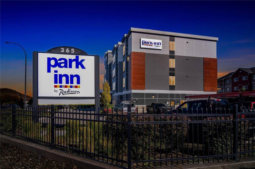 Park Inn By Radisson Kelowna 3