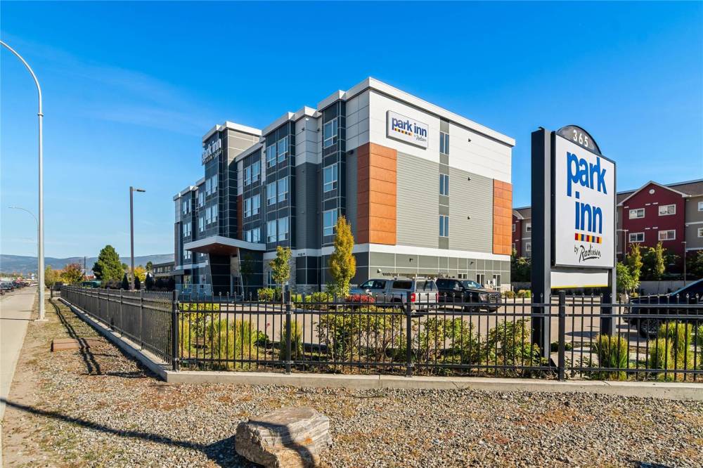 Park Inn By Radisson Kelowna 2