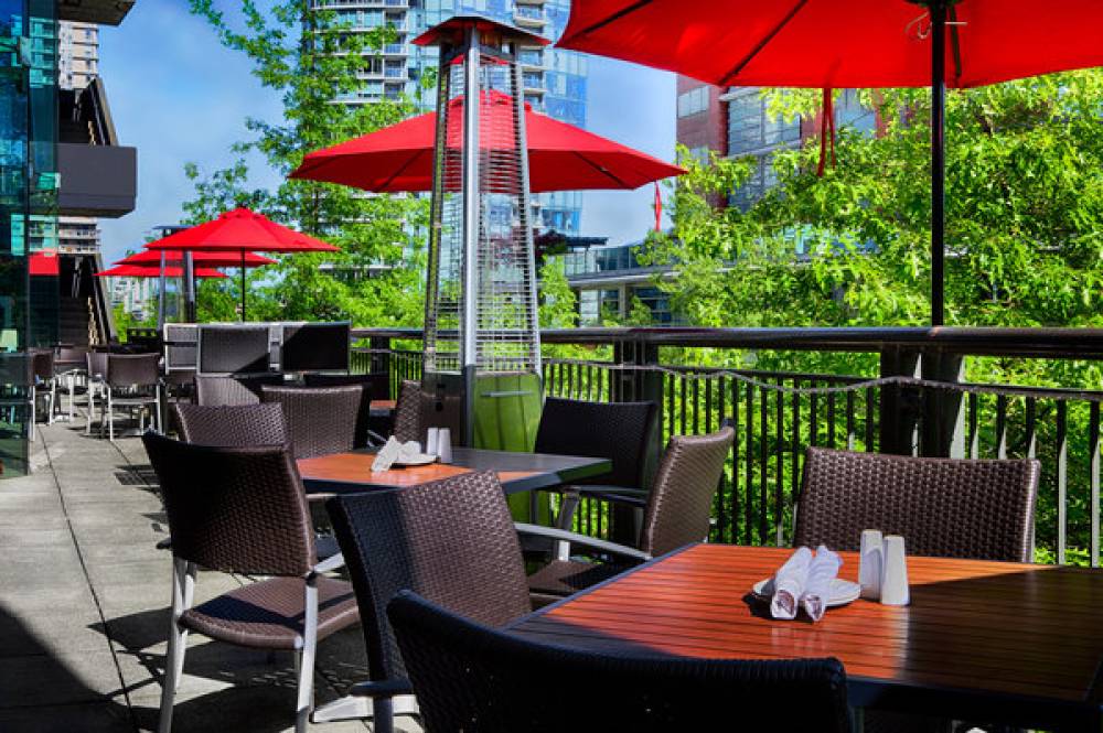 Pinnacle Hotel Vancouver Harbourfront 6