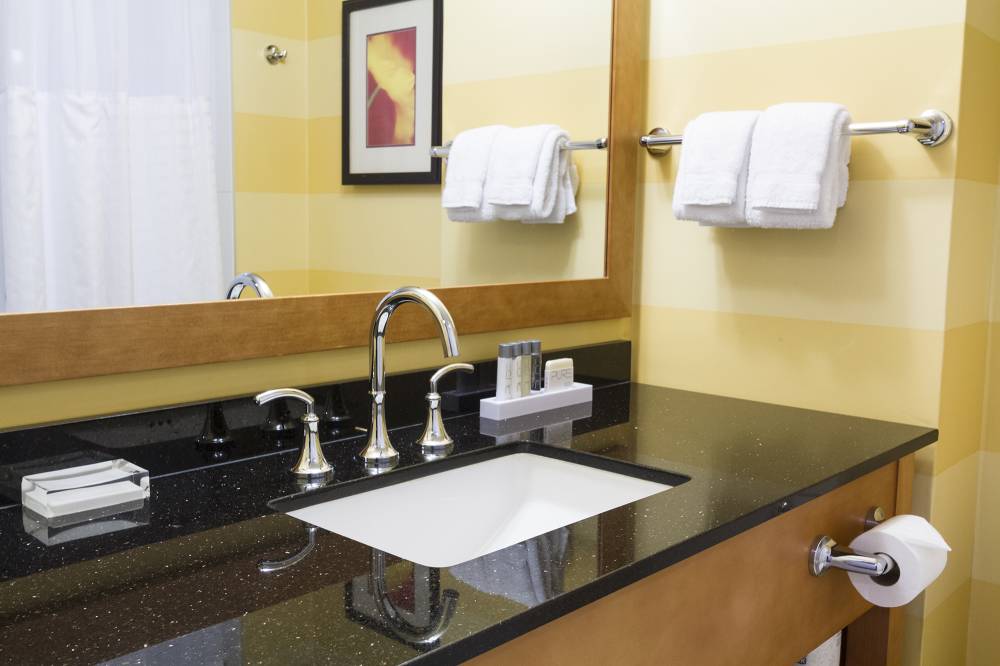 Pinnacle Hotel Vancouver Harbourfront 1