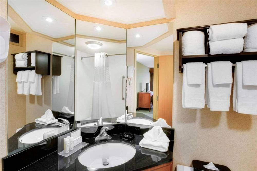 Pittsburgh Airport Inn And Suites 8