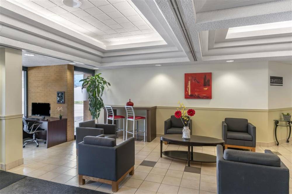 Quality Hotel & Suites Montreal East 4