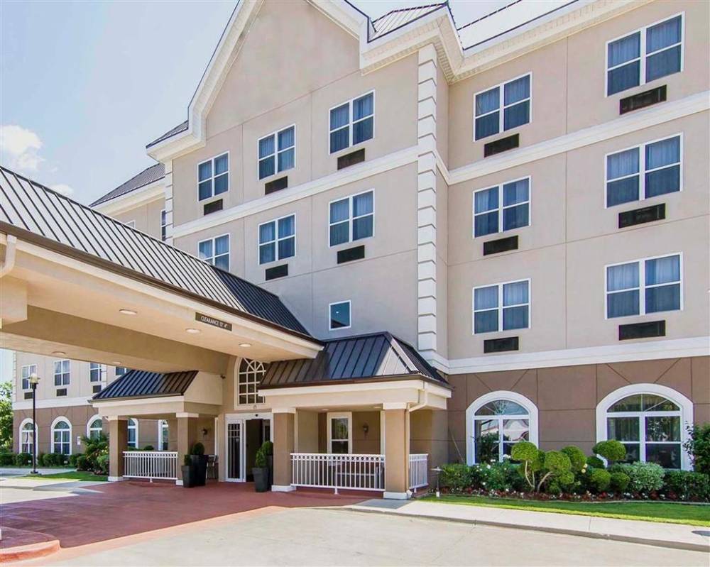 Quality Inn And Suites I-35 E/walnut Hil