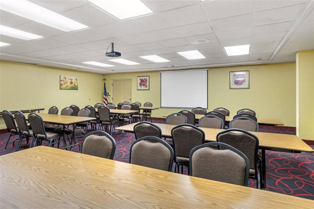 Quality Inn And Suites Lincoln South 3