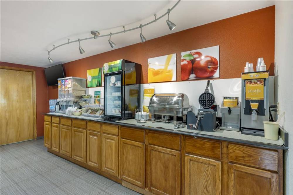 Quality Inn And Suites Lincoln South 10