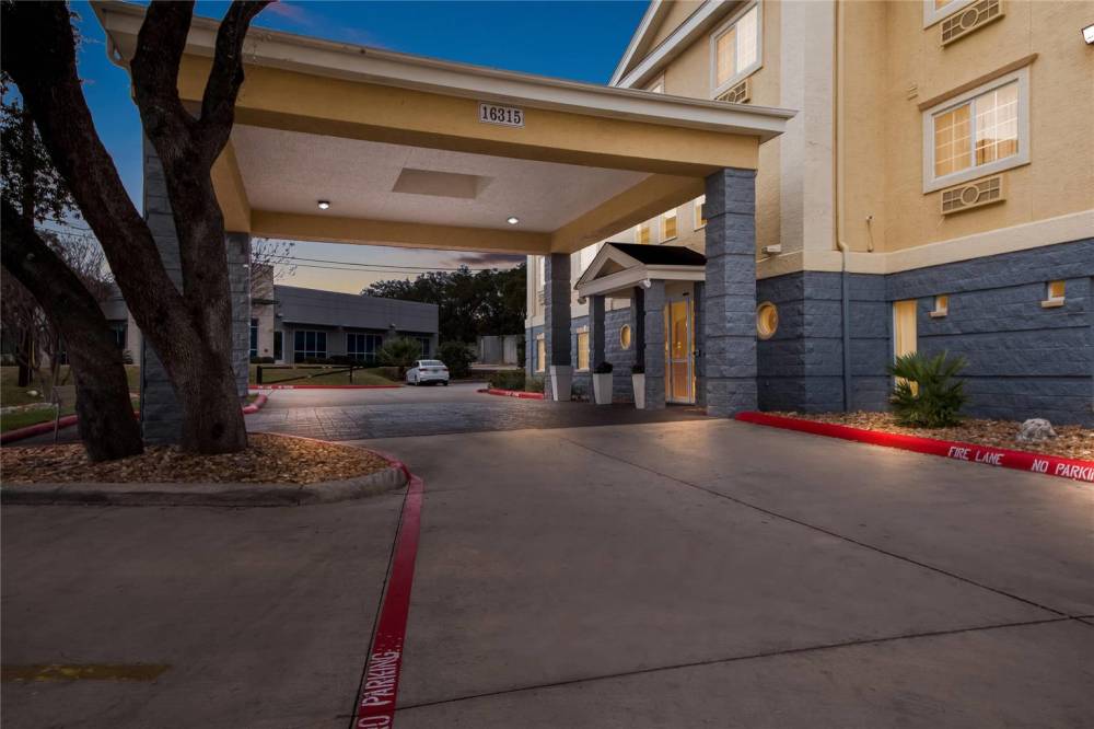 Quality Inn And Suites San Antonio Airport - Stone Oak 2