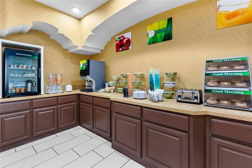 Quality Inn And Suites San Antonio Airport - Stone Oak 8