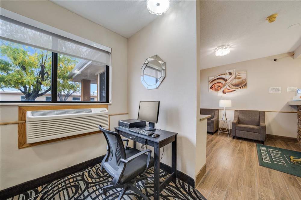 Quality Inn And Suites South 6