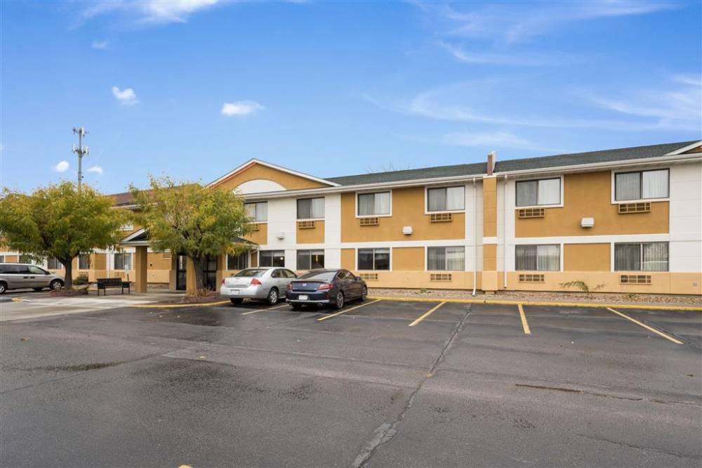 Quality Inn And Suites South 2