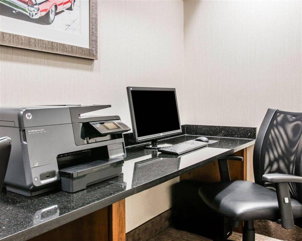 Quality Inn And Suites Warren - Detroit 6