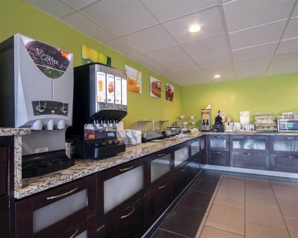 Quality Inn & Suites Airport 7
