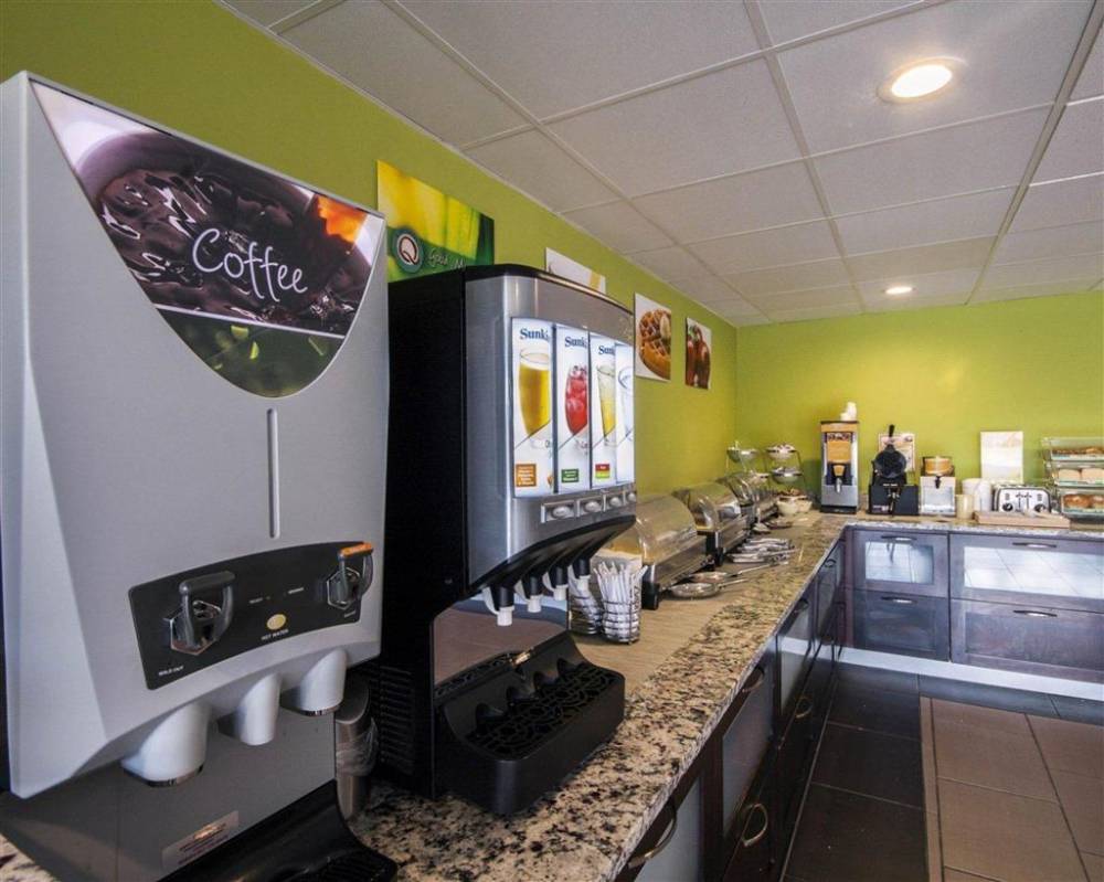 Quality Inn & Suites Airport 9