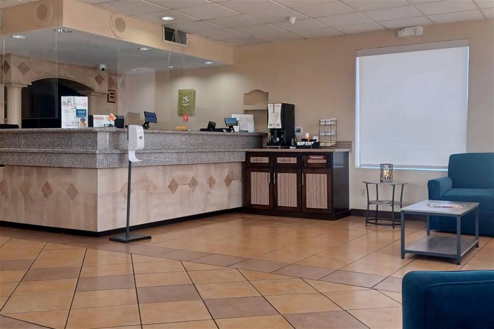 Quality Inn & Suites Airport 3