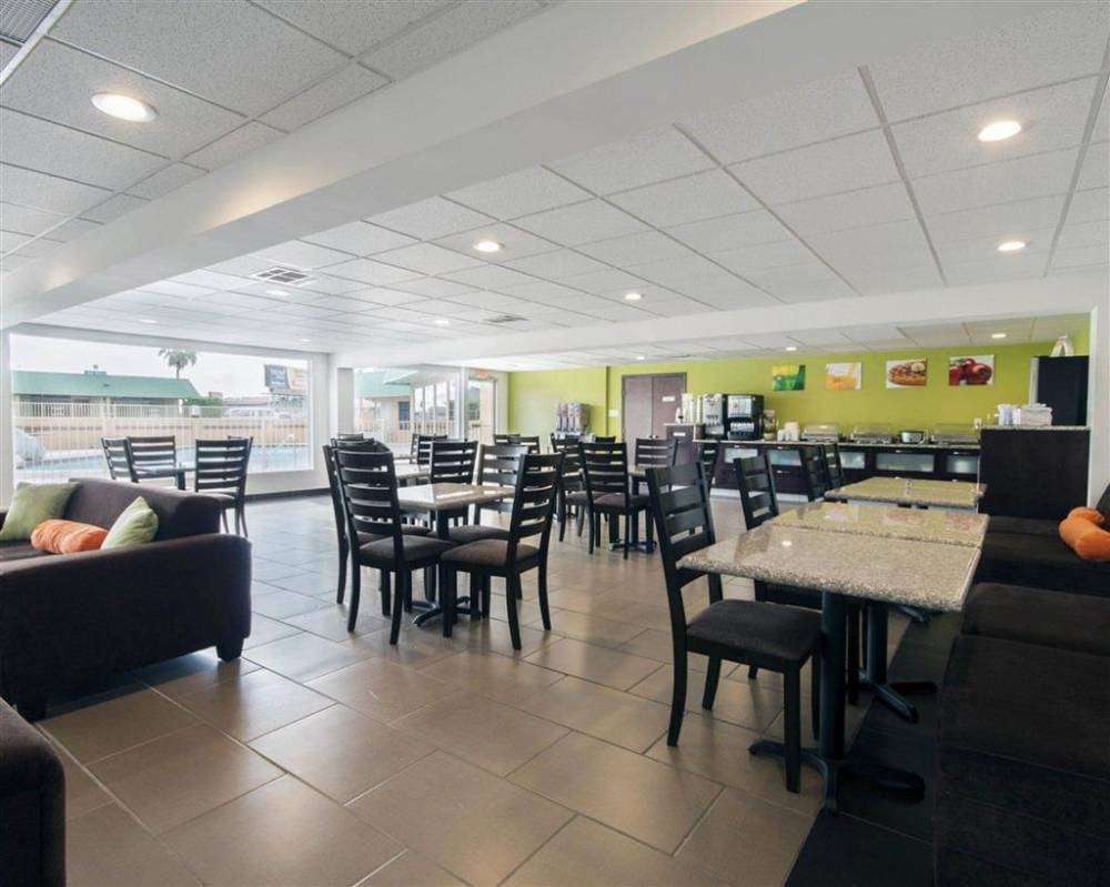 Quality Inn & Suites Airport 5