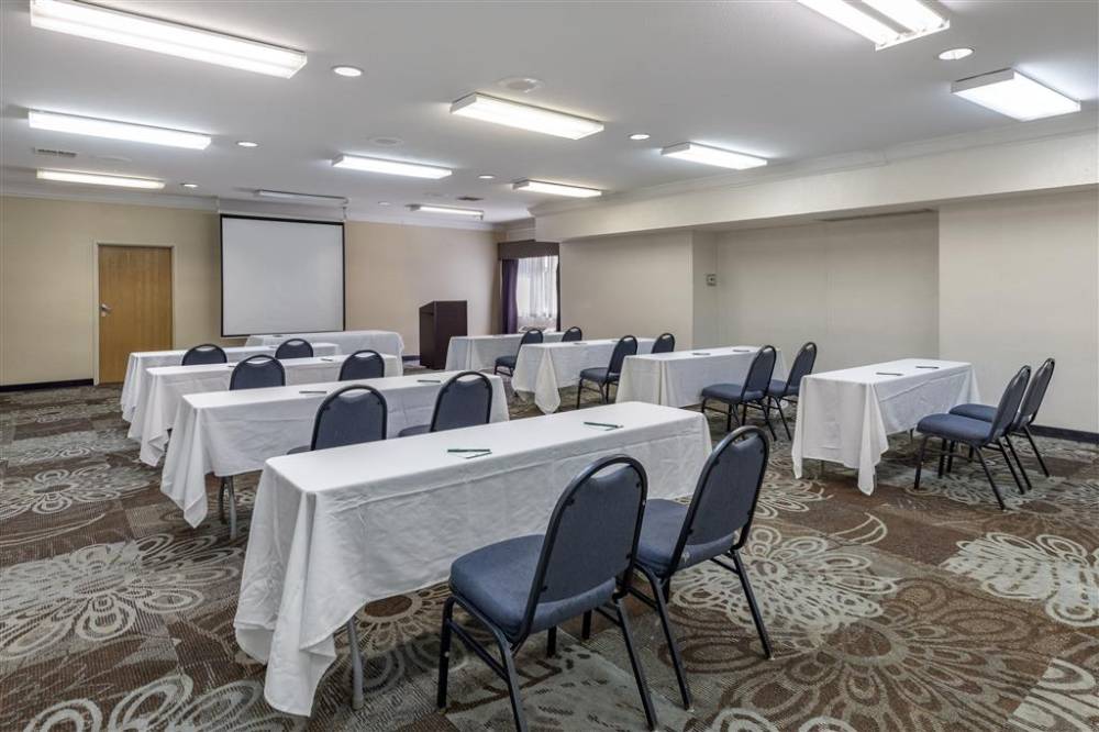 Quality Inn & Suites Denver Airport - Gateway Park 3