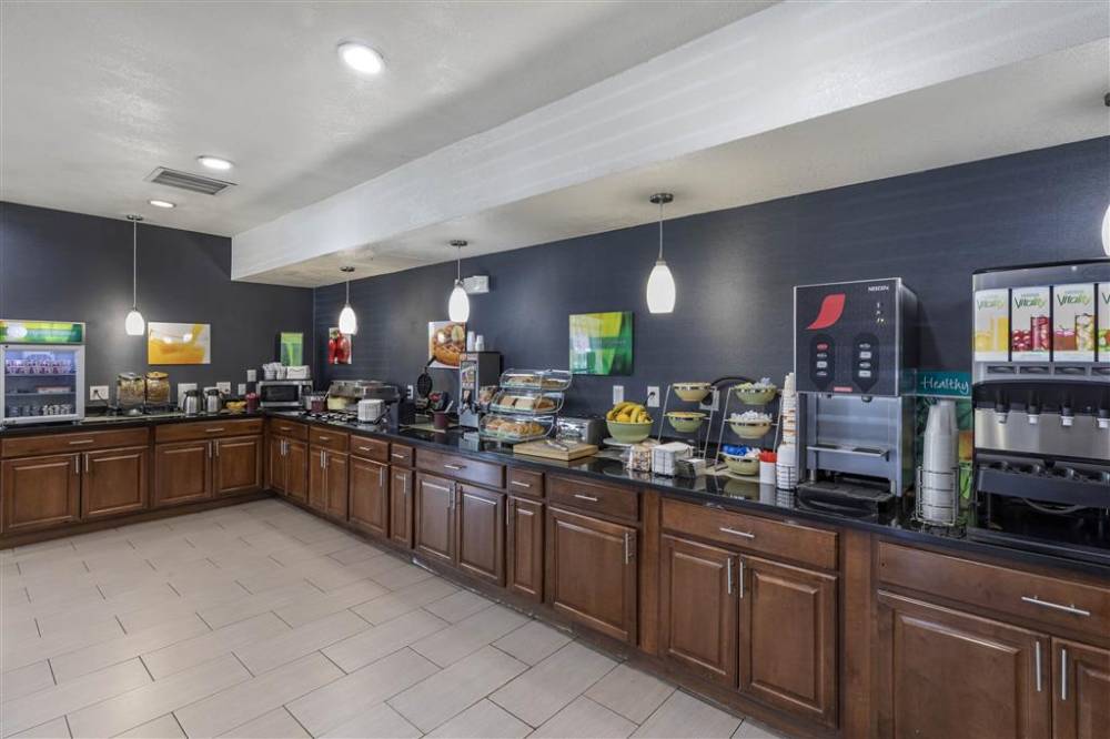 Quality Inn & Suites Denver Airport - Gateway Park 8
