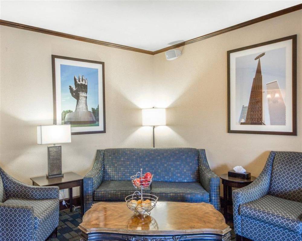 Quality Inn Tulsa-downtown West 3