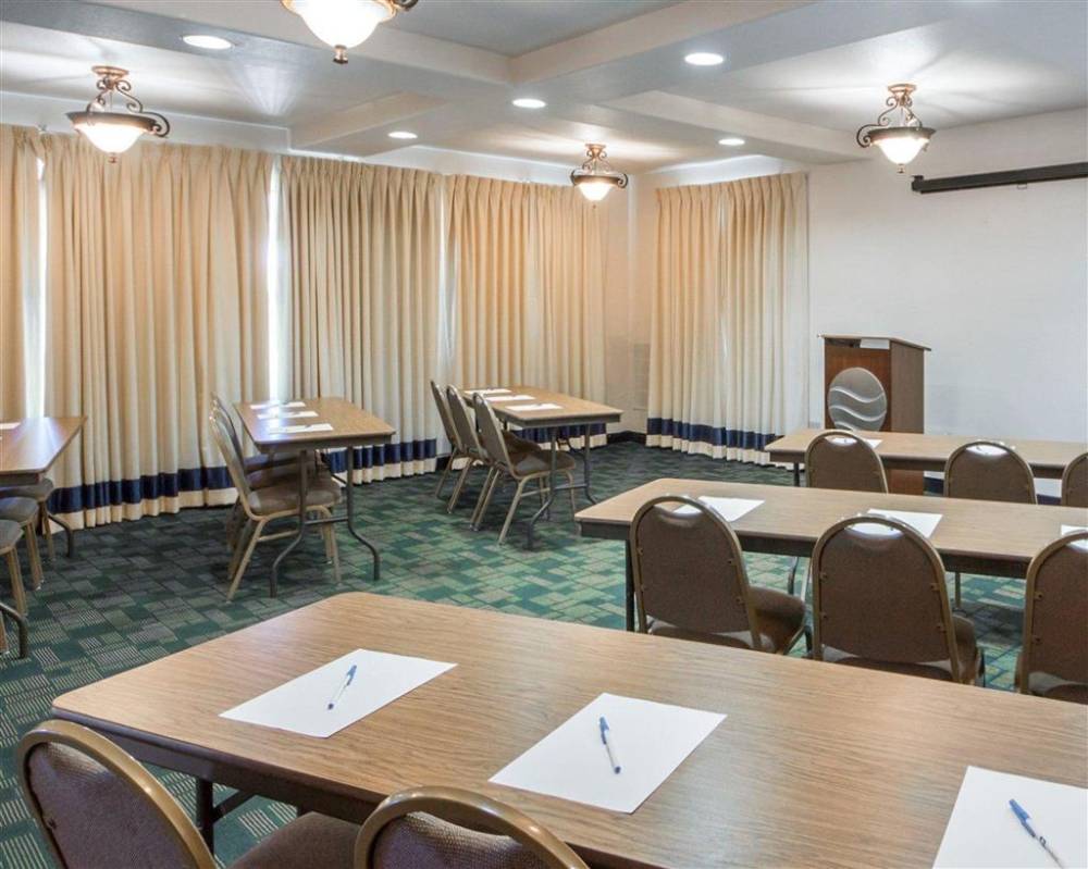 Quality Inn Tulsa-downtown West 2