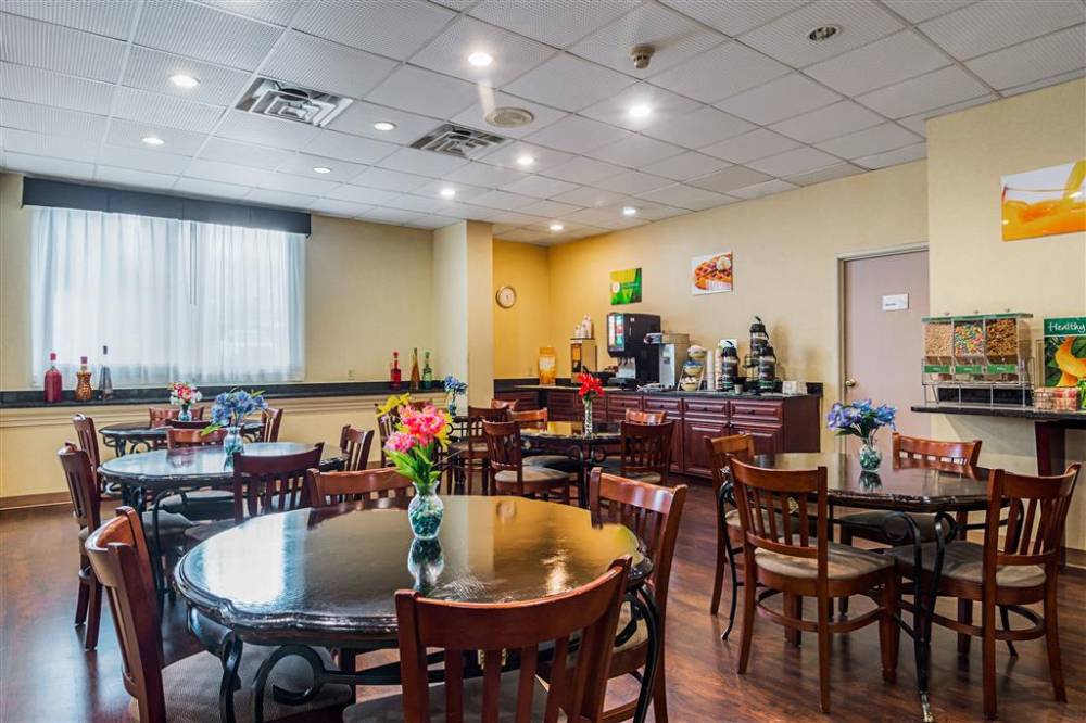 Quality Suites Atlanta Airport East 9