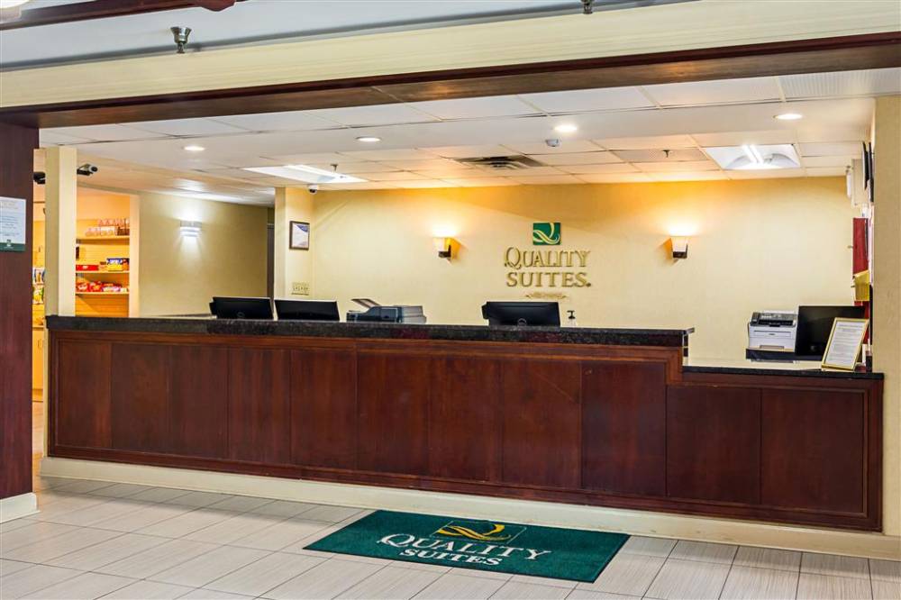 Quality Suites Atlanta Airport East 6