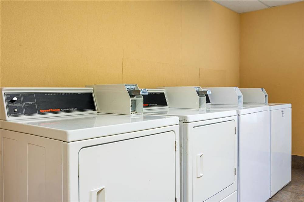 Quality Suites Atlanta Airport East 8
