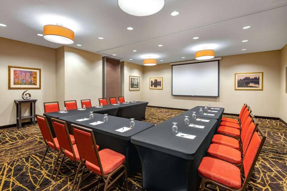 Radisson Hotel Colorado Springs Airport 4