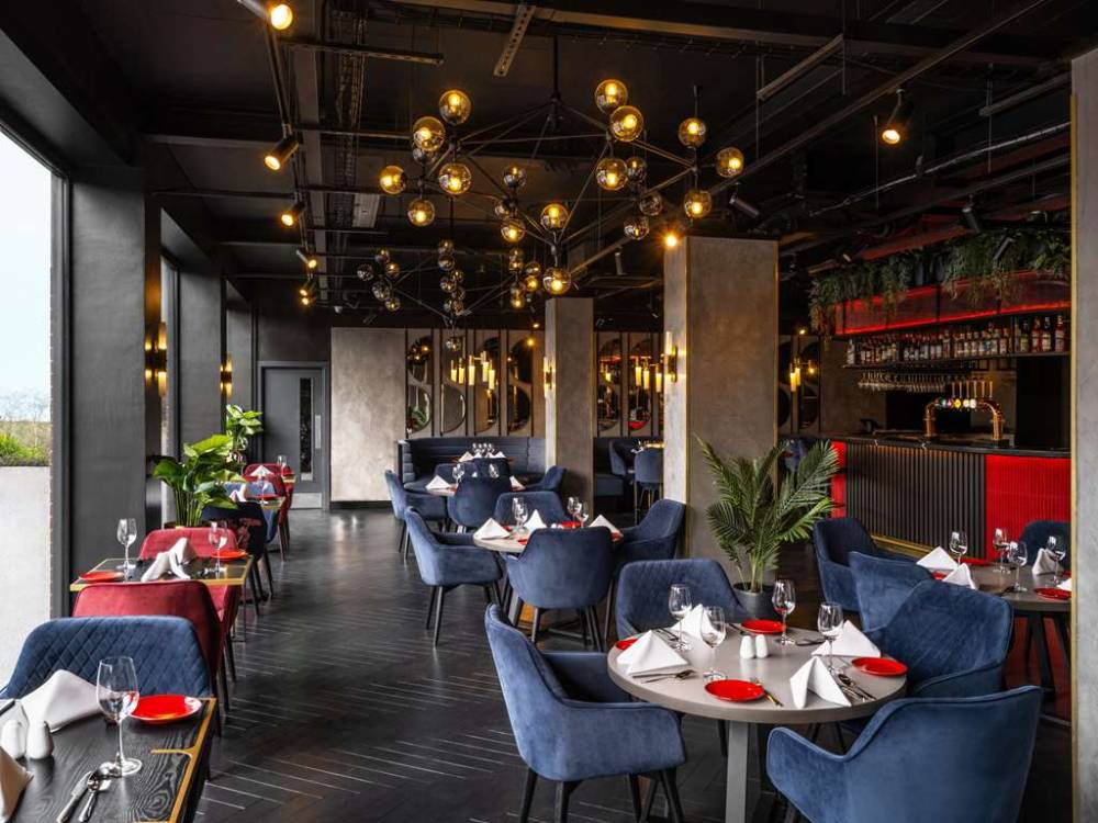Radisson Red Gatwick Airport 9