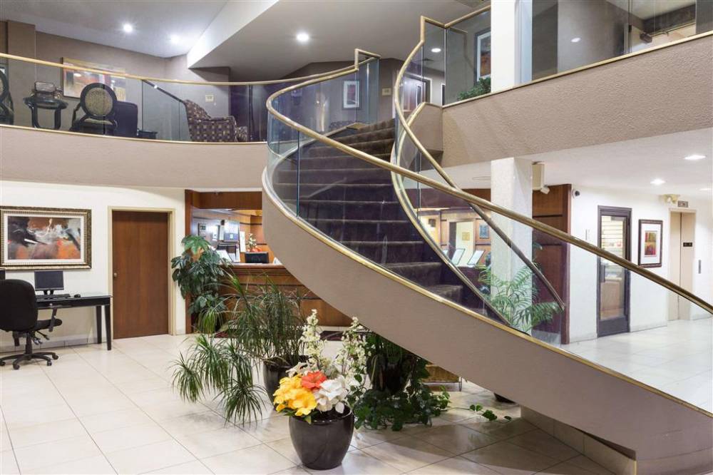 Ramada By Wyndham Bettendorf 3