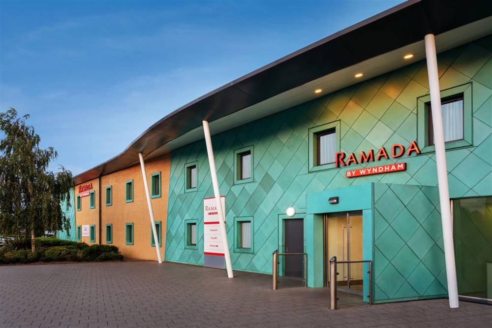 Ramada By Wyndham Cobham 5