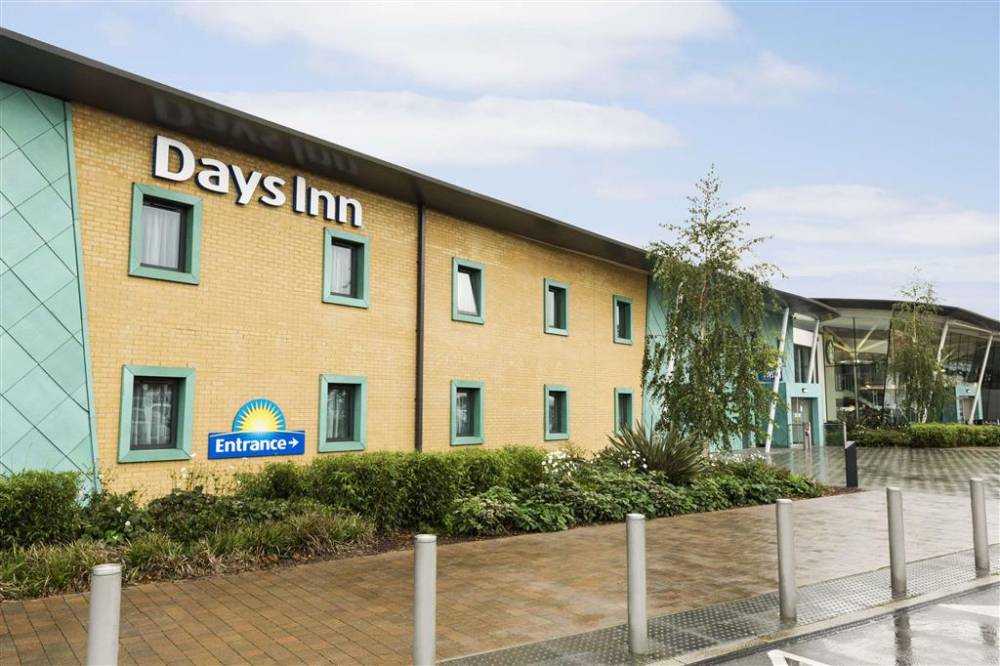 Ramada By Wyndham Cobham 4
